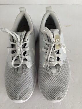 Nike Roshe One G Women’s Golf Shoes Size 6 Grey White AA1851-001 Spikeless.